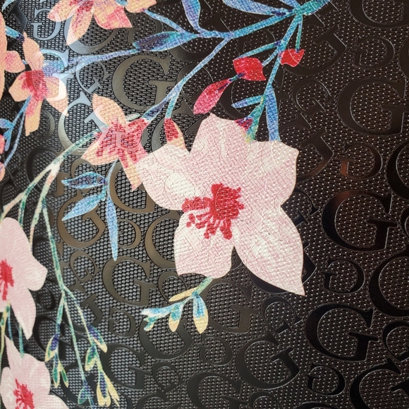 SOLD Guess Black Floral Tote Bag and Wristlet S… - Picture 4 of 6